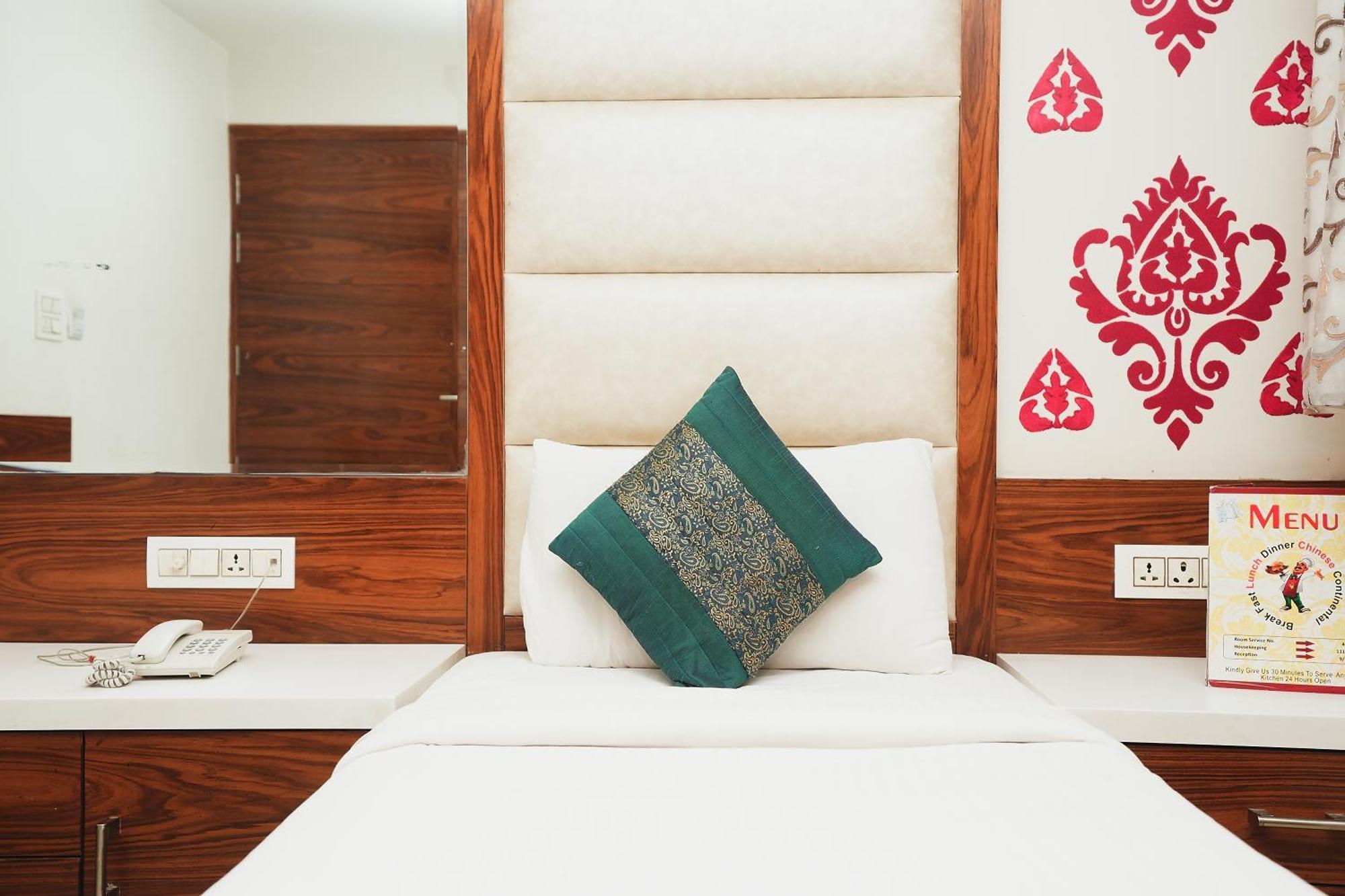 Hotel Kabir Palace Karol Bagh New Delhi Ngoại thất bức ảnh